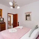 Nyaraló Gouveia *